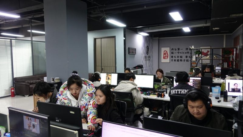 以下是一个宣传片拍摄报价明细表的示例：